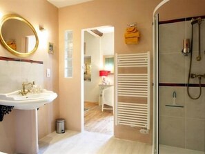 Bathroom - La Maison de Textile (Montolieu)