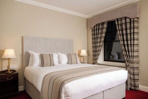 Individuell dekoriert, Schreibtisch, Bügeleisen/Bügelbrett