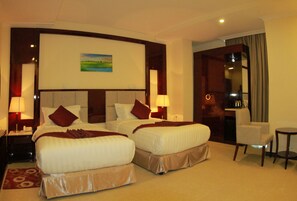 Down comforters, in-room safe, desk, laptop workspace - Zmama Hotel (Addis Ababa)