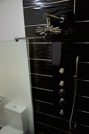 Bathroom shower - GGC Apartments (Lagos)