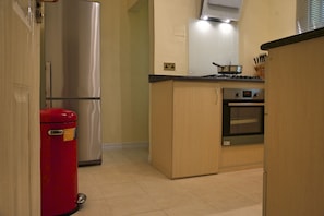 Apartment, 3 Bedrooms (Gold) | Private kitchen | Full-size fridge, microwave, oven, stovetop - GGC Apartments (Lagos)