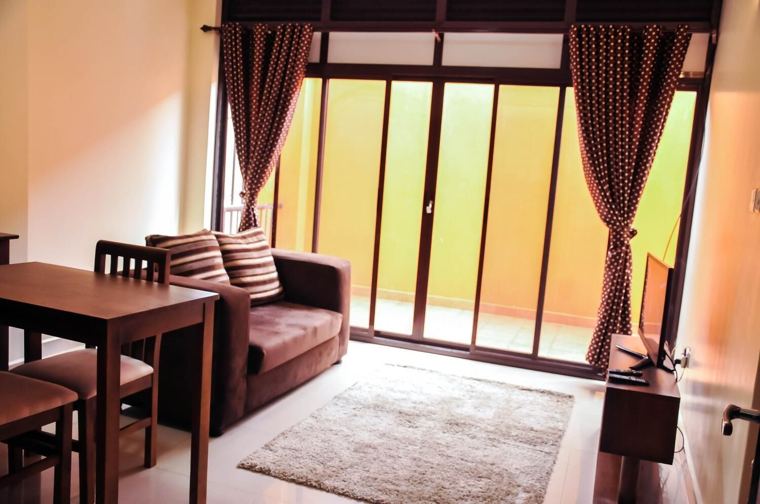 Standard Suite, 1 Bedroom | Living room | Flat-screen TV