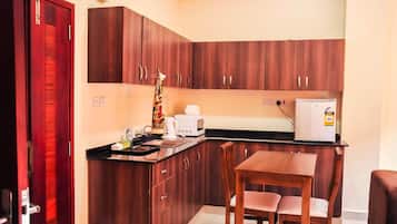 Fridge, microwave, stovetop, cookware/dishes/utensils