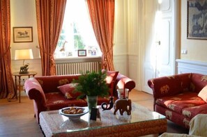 Sala de estar en el lobby