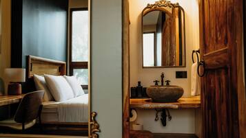 In-room safe, free WiFi, bed sheets