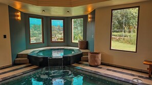 Indoor pool - Bambuda Castle - Hostel (Los Naranjos)