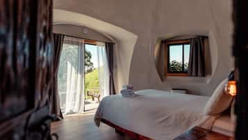 Hobbit Home | In-room safe, free WiFi, bed sheets