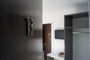 Habitación estándar doble | Sistema de insonorización, tabla de planchar con plancha, wifi gratis