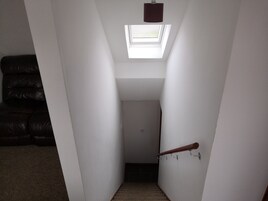 Apartamento, fumadores, en esquina | Sistema de insonorización, tabla de planchar con plancha, wifi gratis