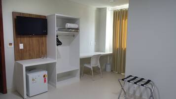 Casal Standard | Frigobar, escrivaninha, cortinas blackout, Wi-Fi de cortesia