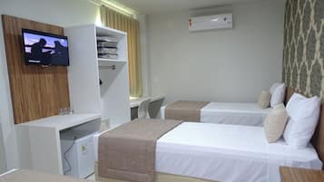 Habitación triple Deluxe | Minibar, escritorio, cortinas blackout y wifi gratis