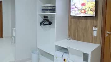 Minibar, escritorio, cortinas blackout y wifi gratis
