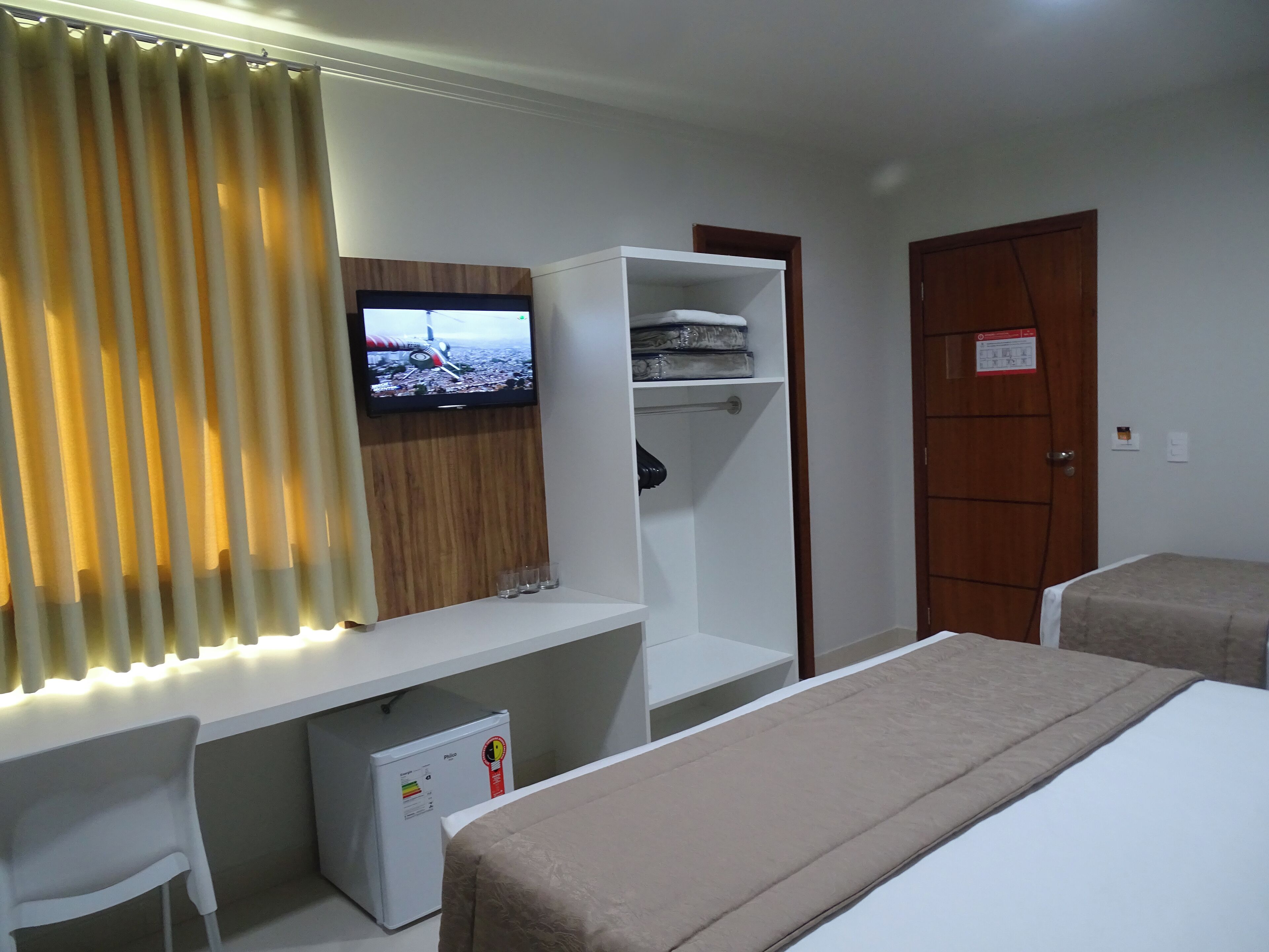 luxury triple room | 1 bedroom, minibar, desk, blackout curtains