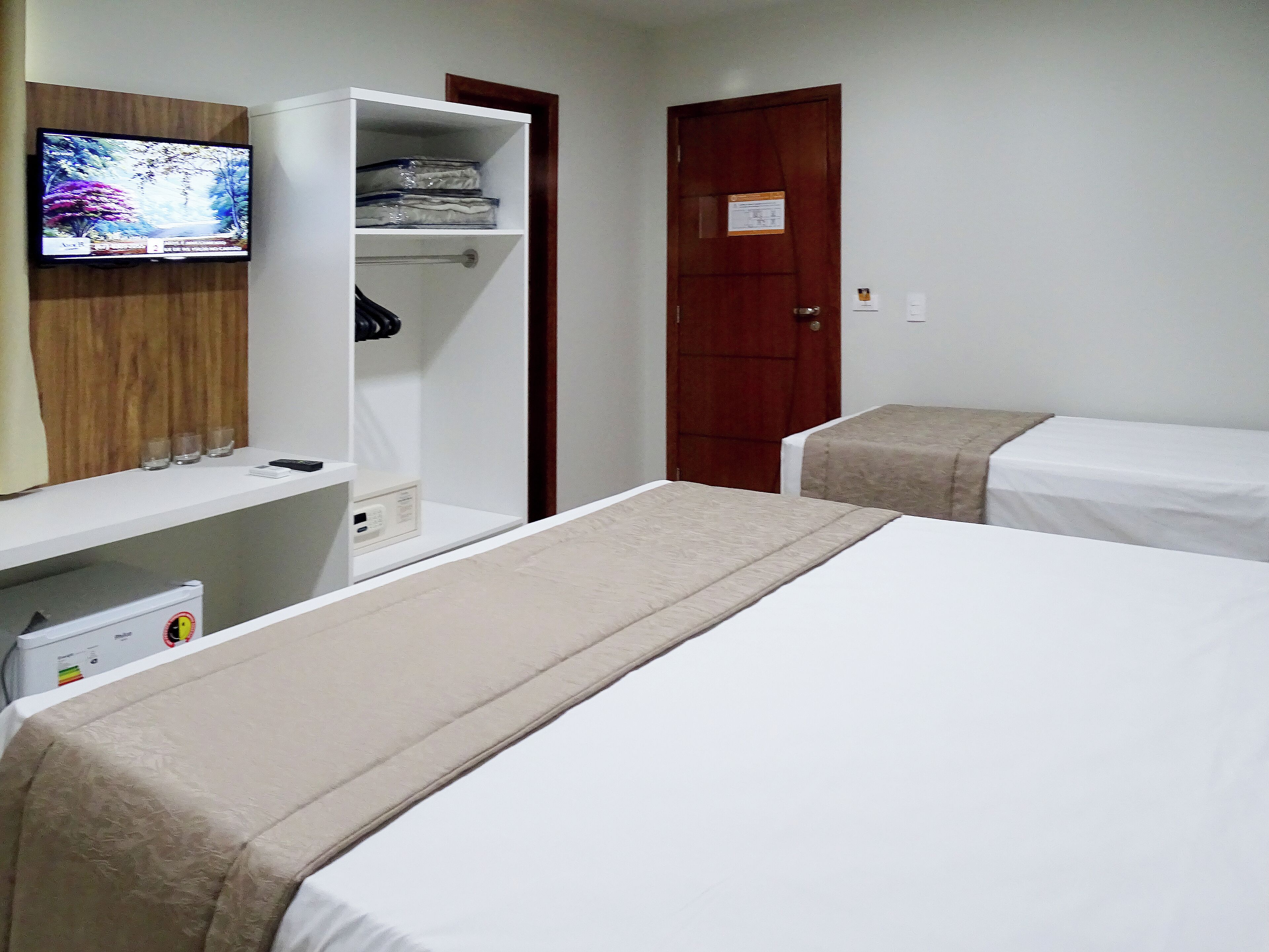 standard triple room | 1 bedroom, minibar, desk, blackout curtains