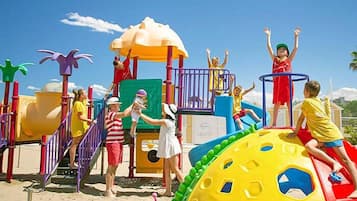 Área de juegos infantiles al aire libre