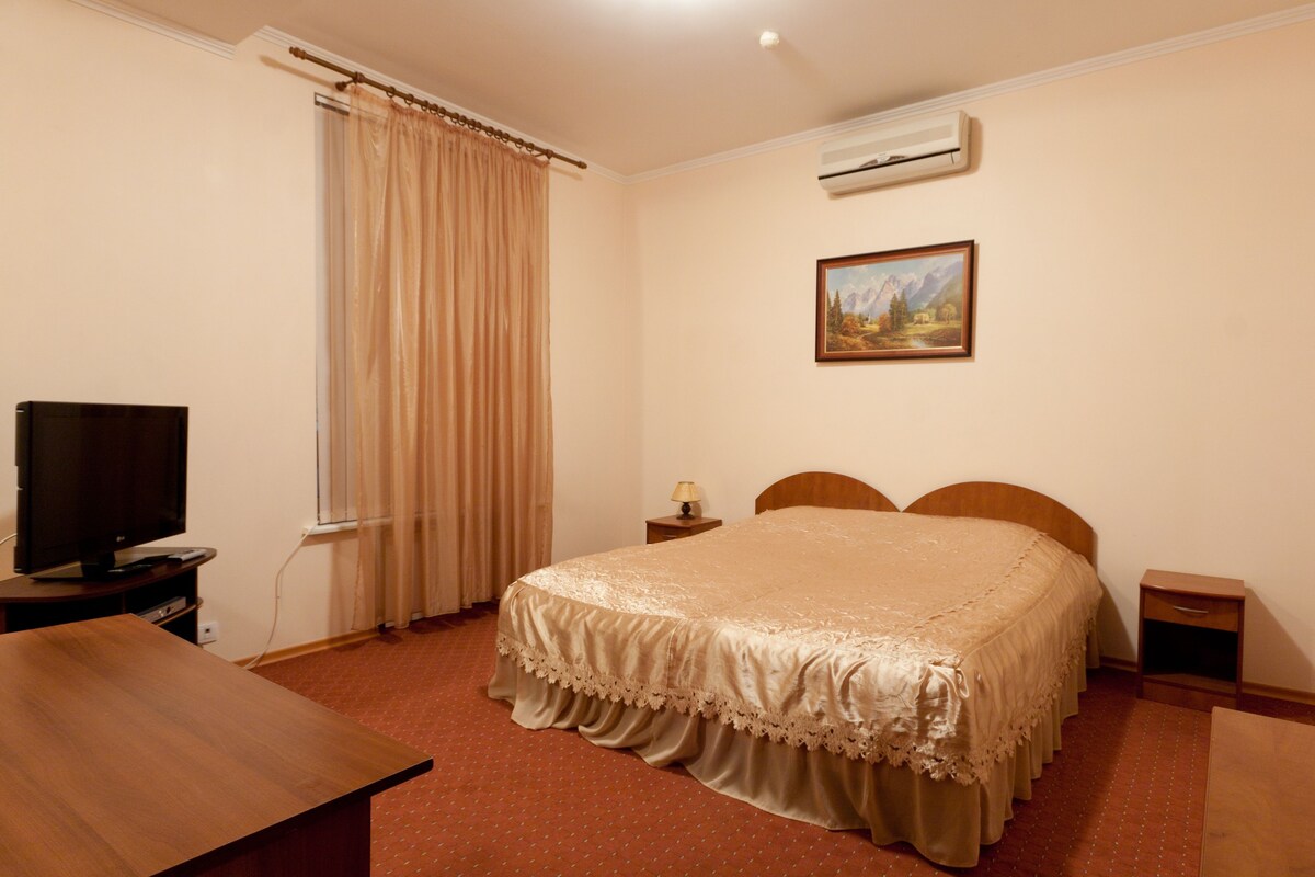Spacious Apart-Studio | Iron/ironing board (on request), cribs (surcharge), WiFi (free)