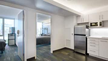 Suite, 2 Bedrooms, Non Smoking | 2 bedrooms, in-room safe, desk, free WiFi