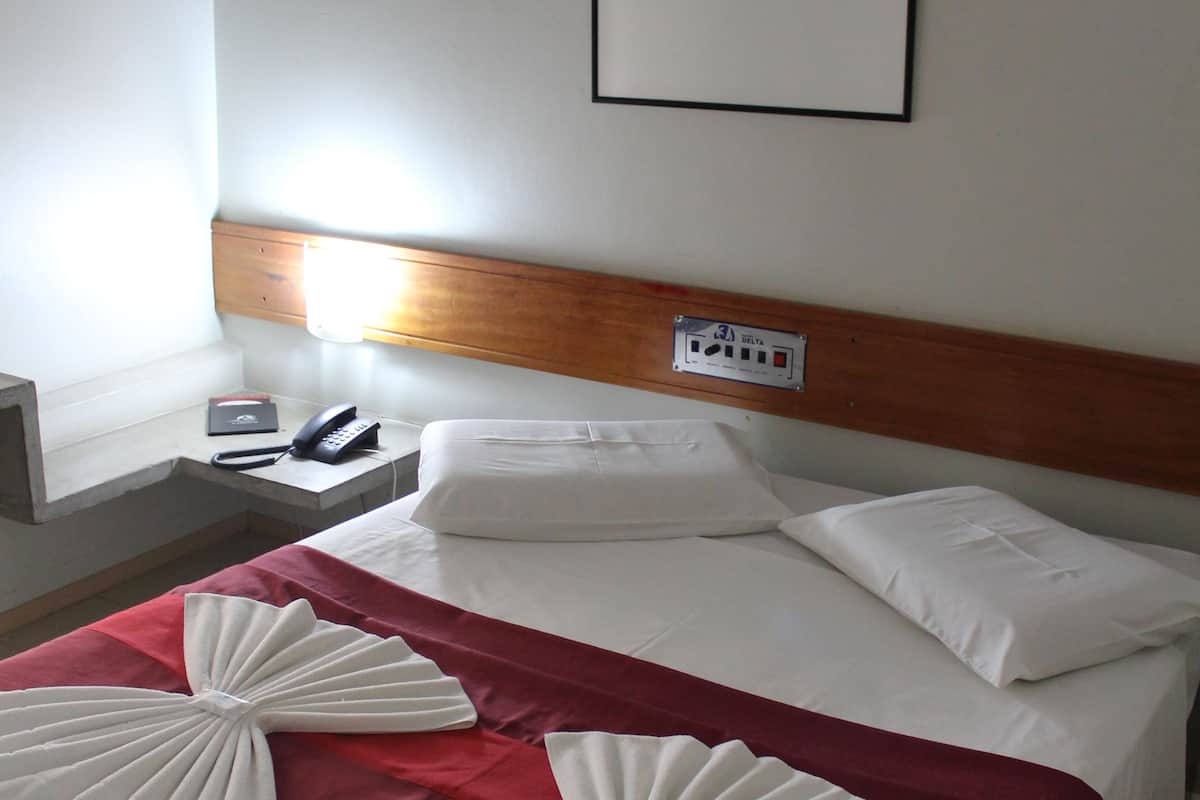Minibar, desk, blackout drapes, WiFi (free)