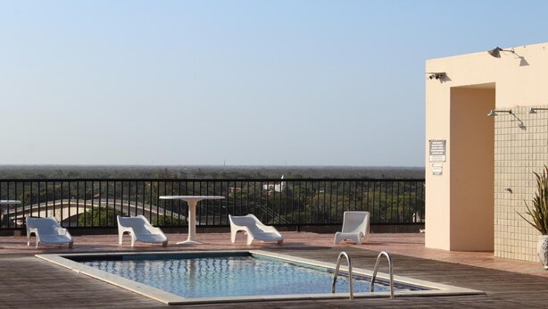 Outdoor pool, a rooftop pool - Hotel Delta (Parnaíba)