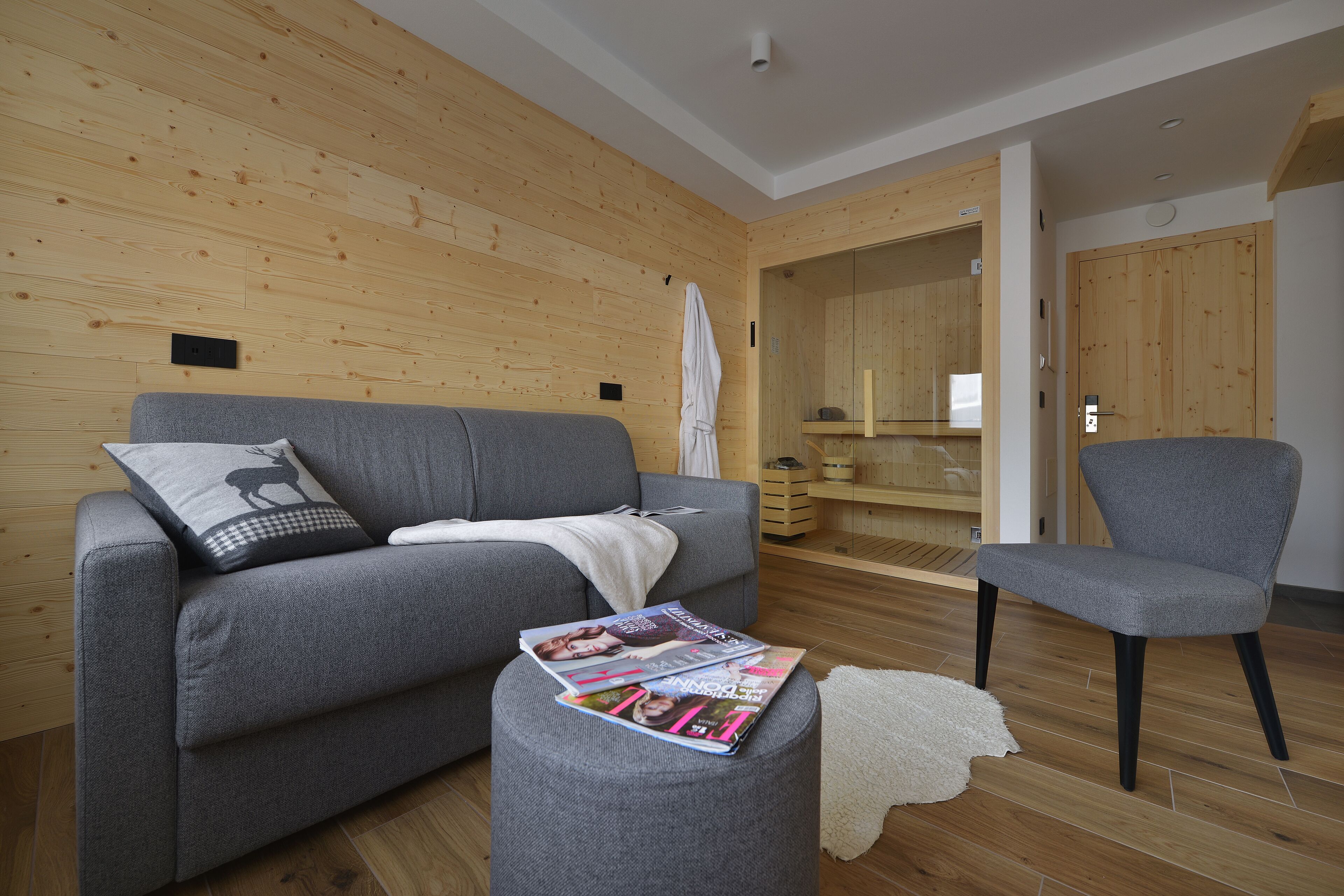 alpine suite with sauna | living area | tv