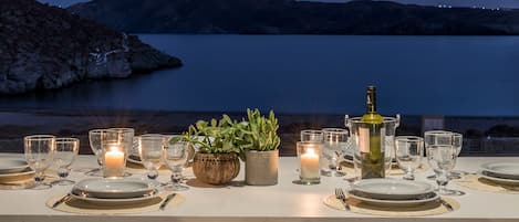 Executive Villa 2 | Outdoor dining