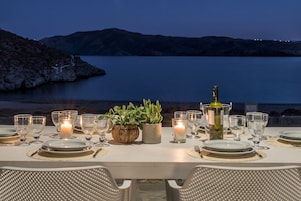 Executive Villa 2 | Outdoor dining