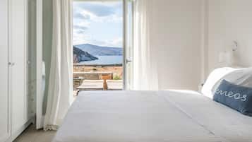 Executive Villa 1 | Premium bedding, in-room safe, soundproofing, iron/ironing board