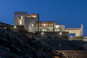 Villa Exécutive, 4 chambres | Façade de l’hébergement - soirée/nuit