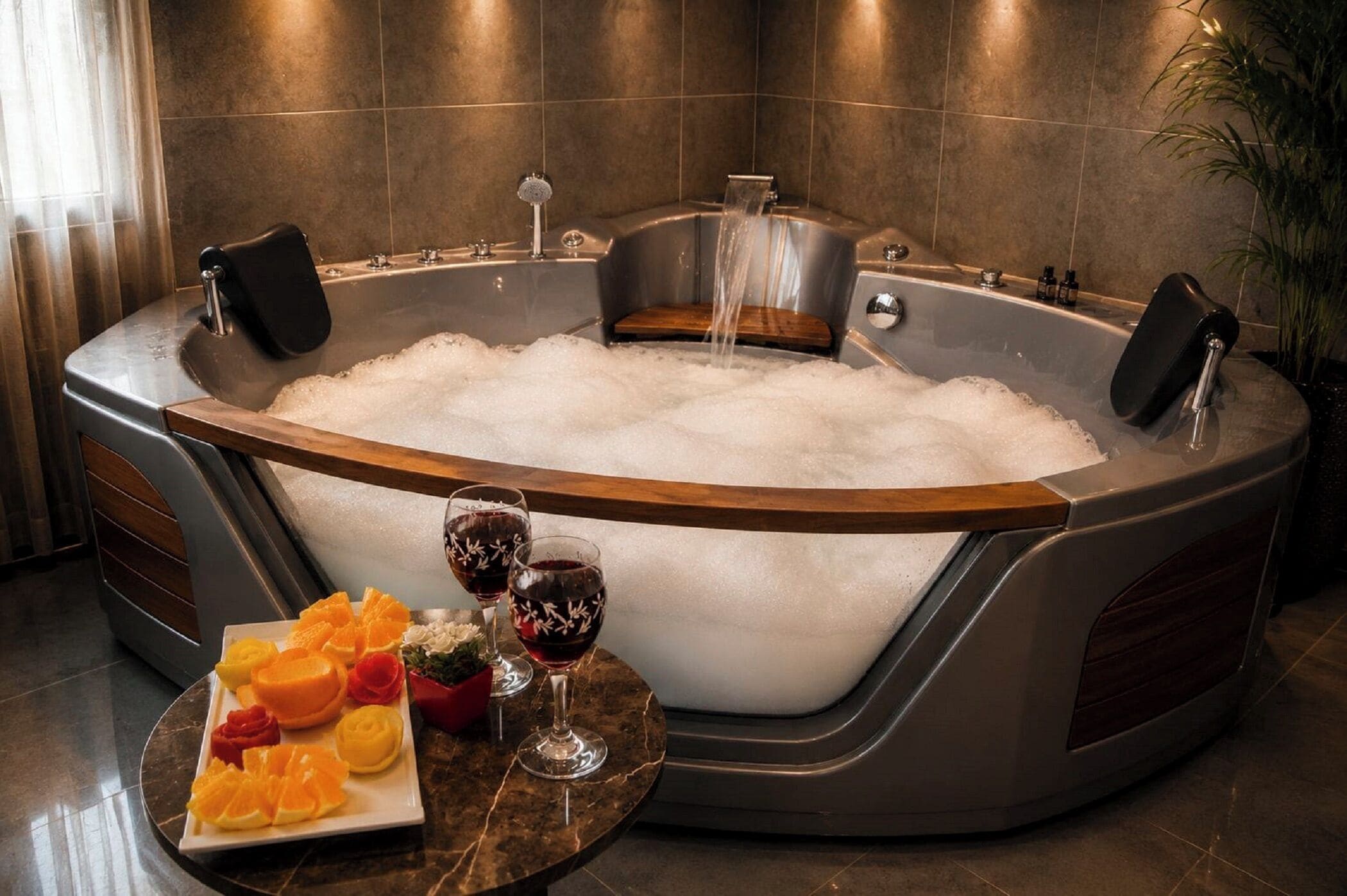 Honeymoon Room | Jetted bathtub