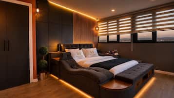 Honeymoon Room | Premium bedding, minibar, in-room safe, desk