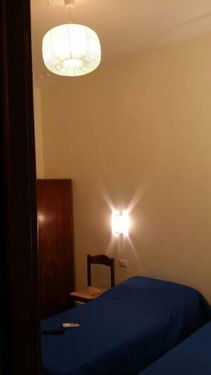 双人房 | 办公桌、折叠床/加床（额外收费）、免费 WiFi