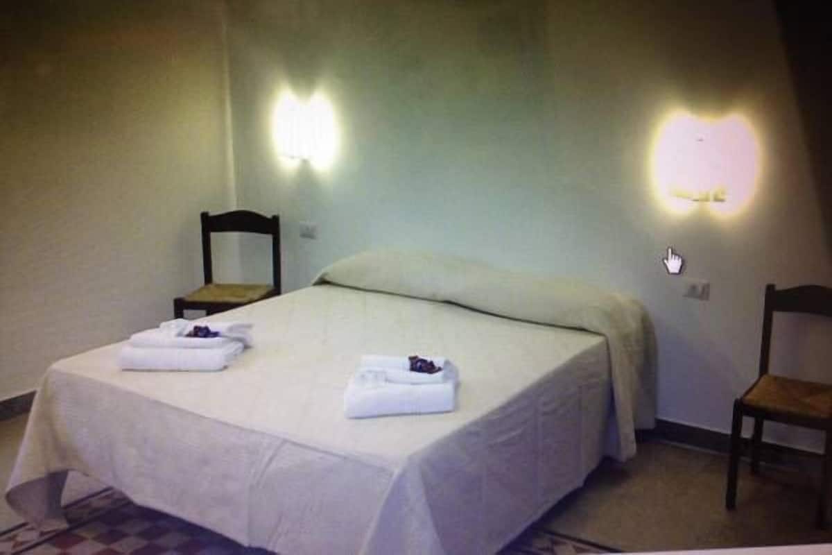 Double Room | Desk, rollaway beds, free WiFi