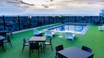 Piscine extérieure (ouverte en saison), cabanons gratuits