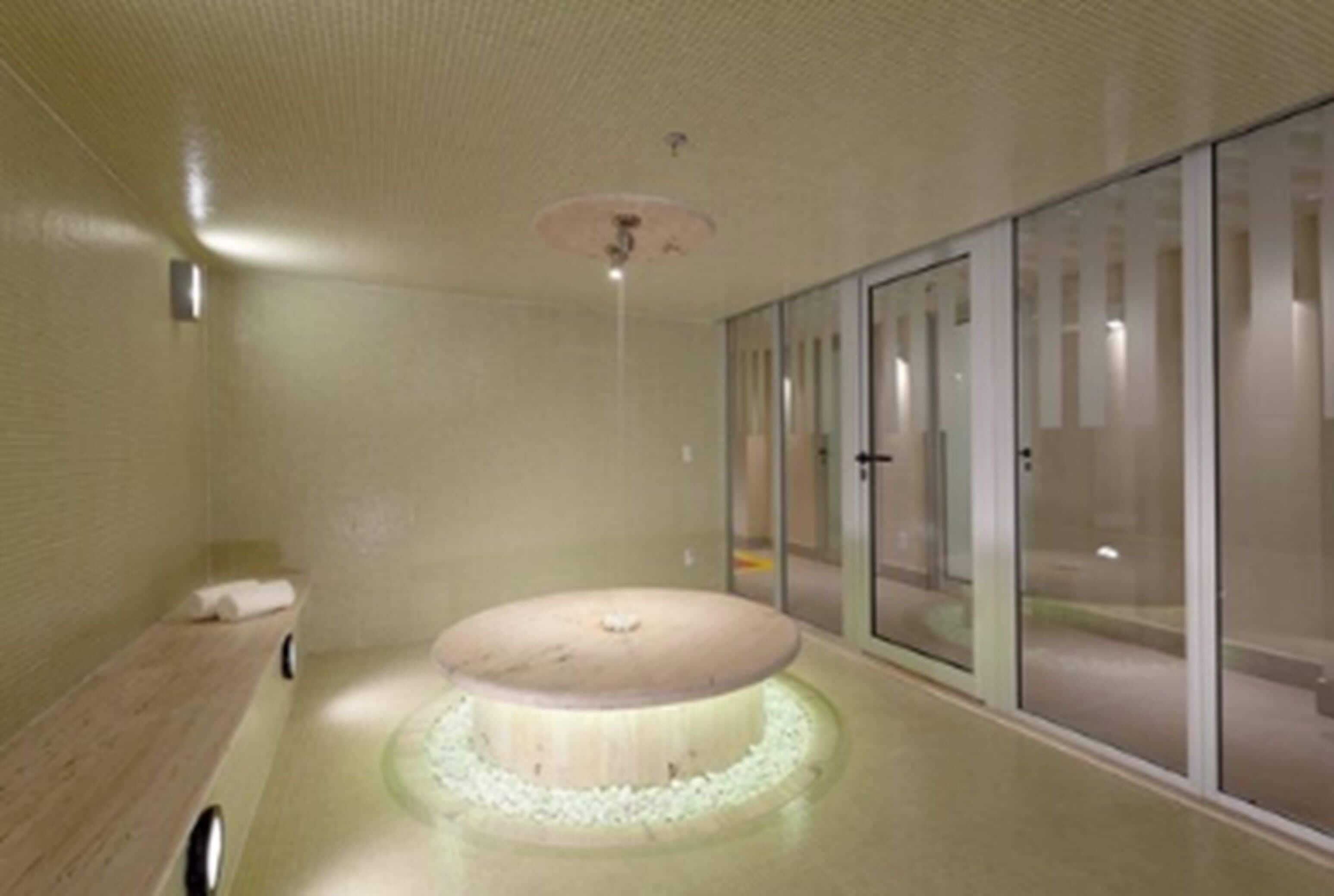 Rawatan badan, lulur badan, rawatan muka, refleksologi 