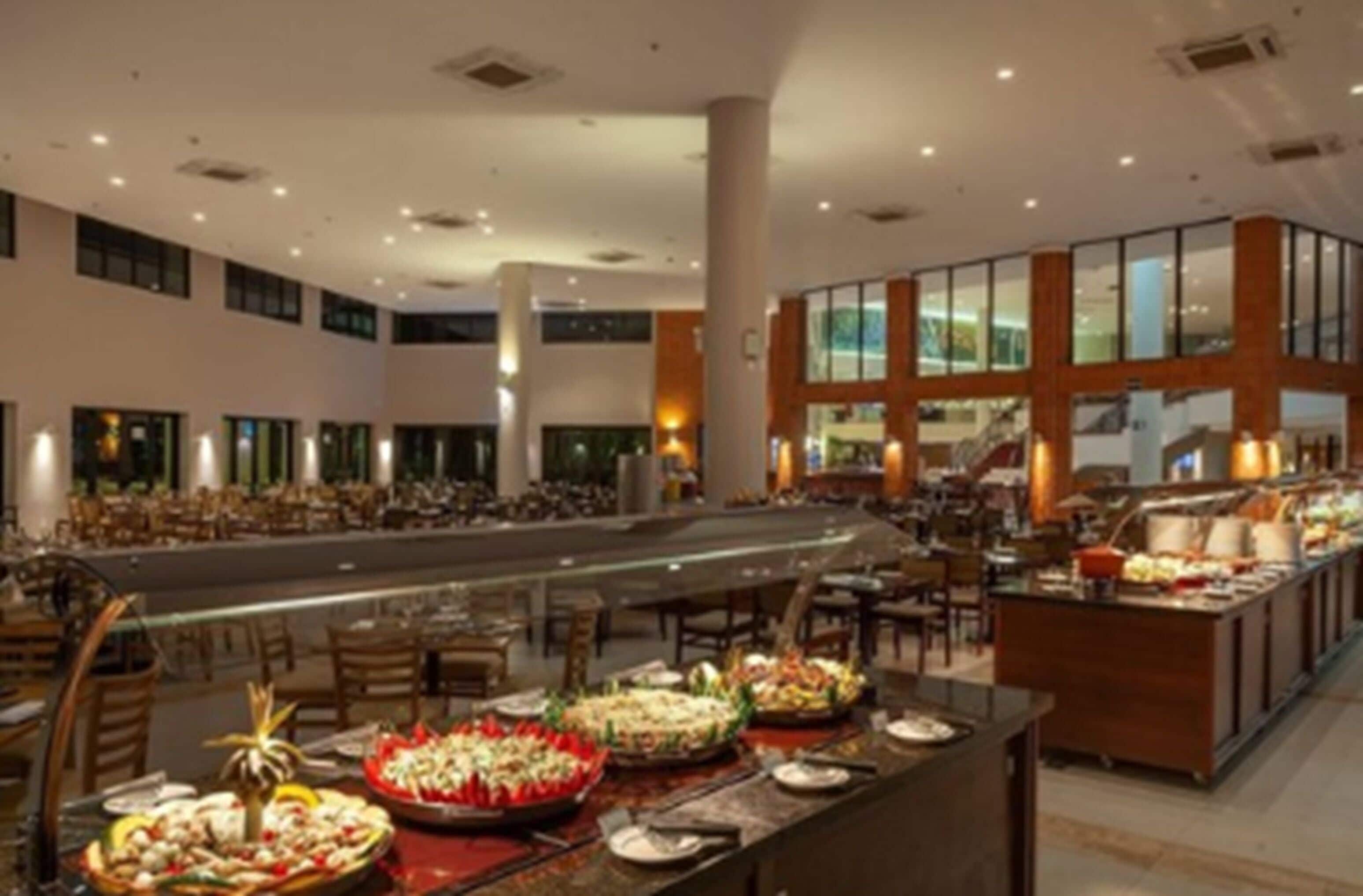 3 restaurants, breakfast served