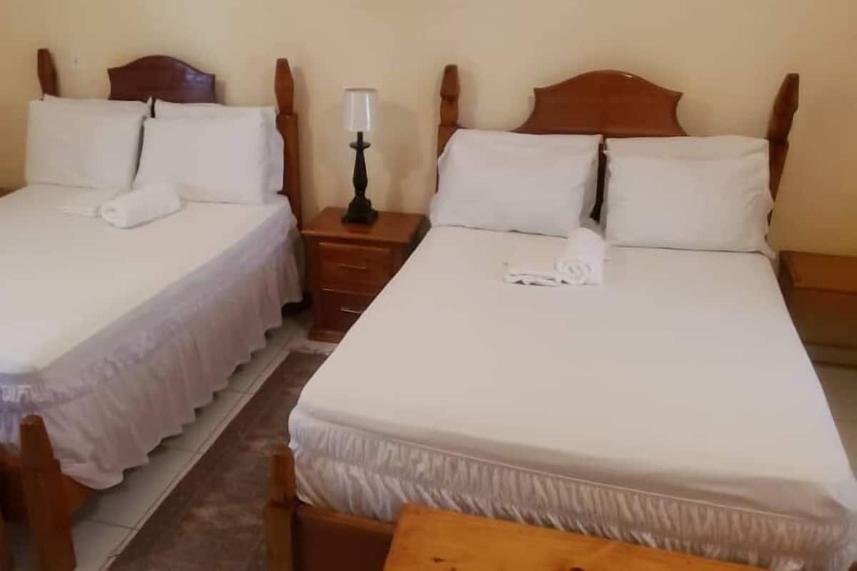 Comfort-Zimmer, 2 Queen-Betten | Hochwertige Bettwaren, Daunenbettdecken, Schreibtisch, kostenloses WLAN