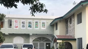 Façana frontal de l'allotjament