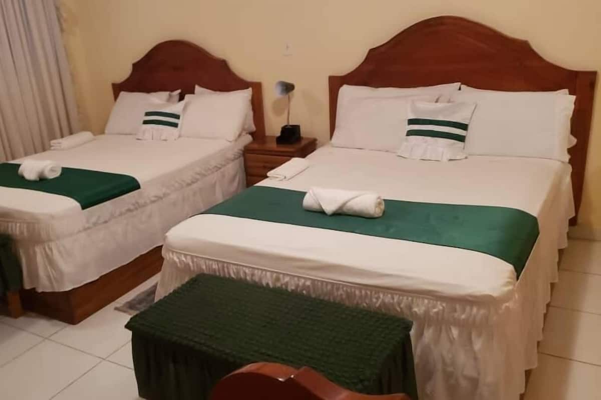 Deluxe-Zimmer, Blick auf den Innenhof | Hochwertige Bettwaren, Daunenbettdecken, Schreibtisch, kostenloses WLAN