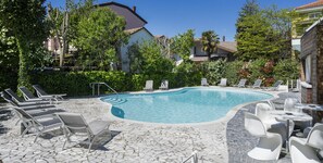 حمّام سباحة خارجي