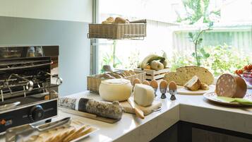 Colazione a buffet inclusa, servita tutte le mattine