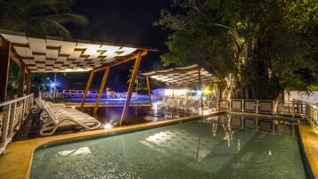 Outdoor pool, sun loungers