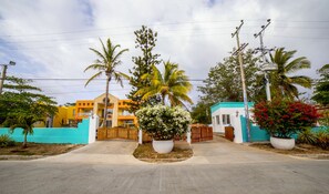 Fachada de la propiedad