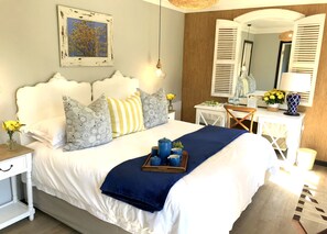 Premium bedding, minibar, desk, iron/ironing board - A Kings View (Eshowe)