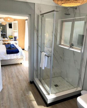 Superior Room, 1 Bedroom | Bathroom shower