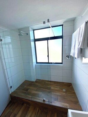 Bathroom - Urban Oasis at The Square (Cape Town)