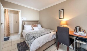 Iron/ironing board, free WiFi - Bhotani Bed and Breakfast (Gqeberha (Port Elizabeth))