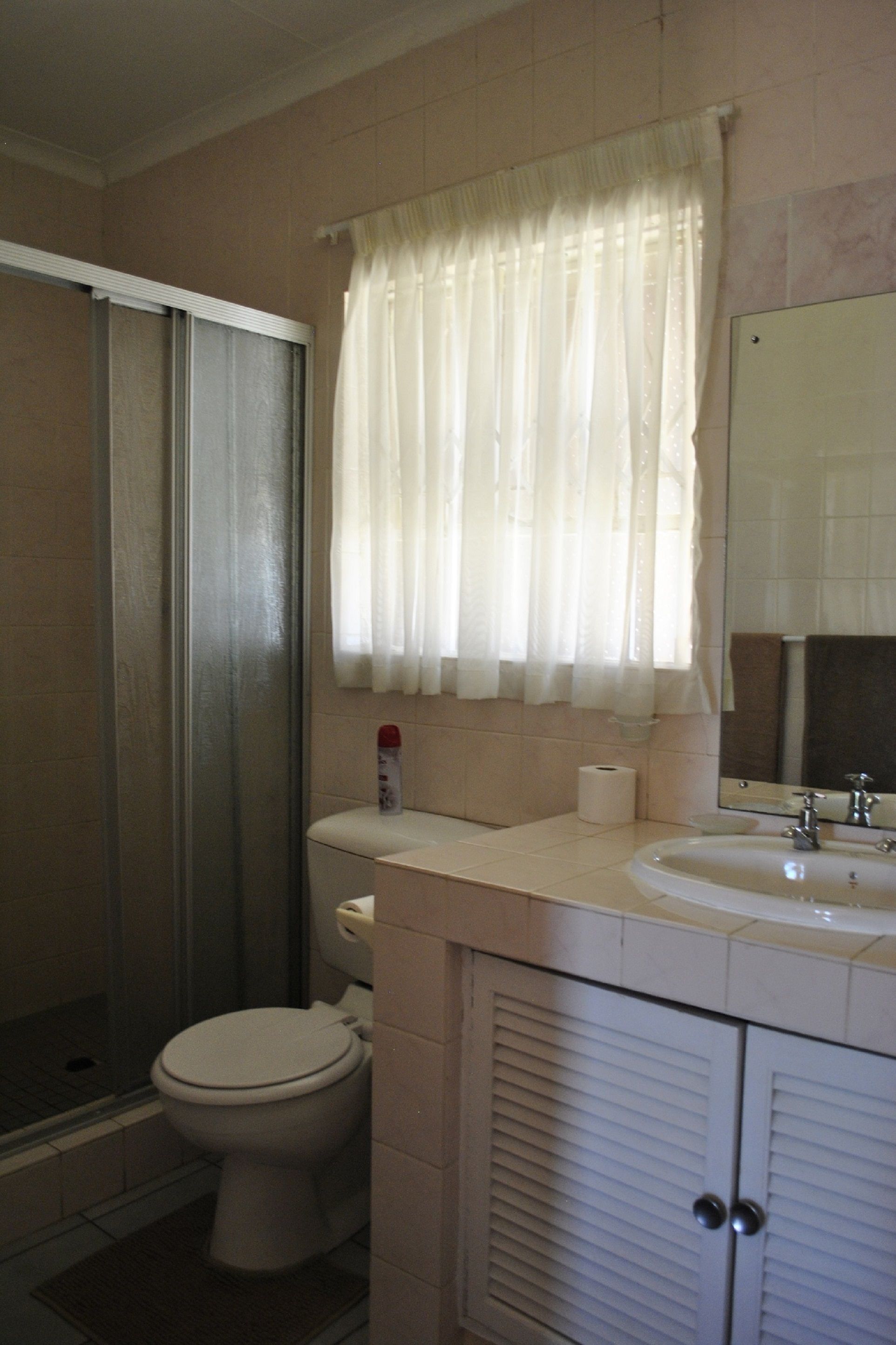 flamingo rest cottage 7 | bathroom | shower, free toiletries, hair dryer, towels