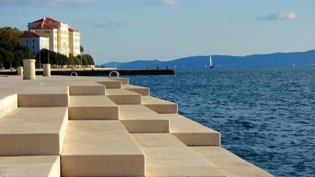 A waterfront promenade with a series of steps leading to a dock. - Prestige Rooms (Zadar)