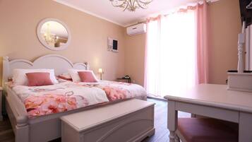 Minibar, desk, soundproofing, free WiFi