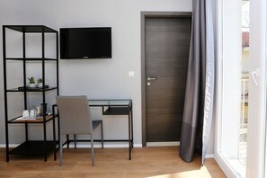 Kamar Double, balkon | Area keluarga | TV layar datar